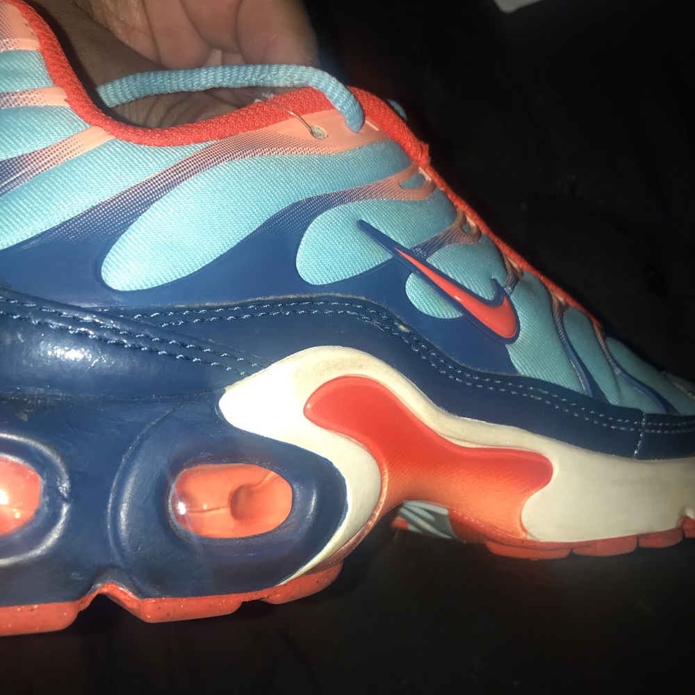 Big Kid’s 5.5 Nike shoe worn twice